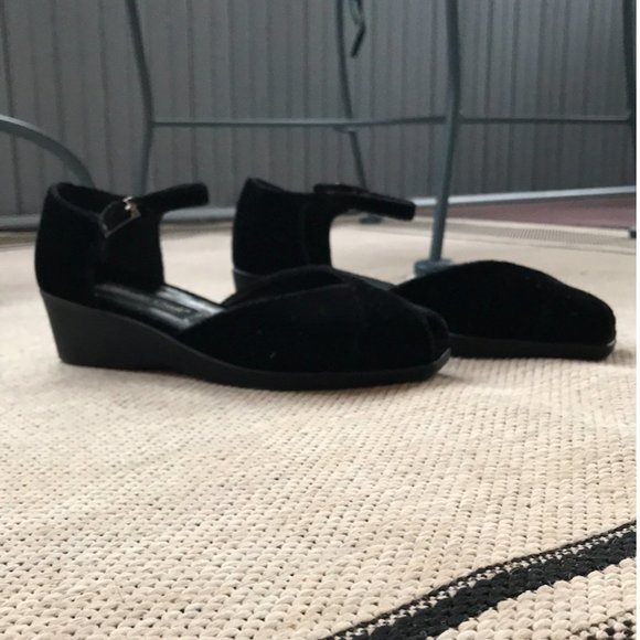 “Coldwater Creek” velvet peep toe wedges, almost new, 7.5 - Picture 6 of 11